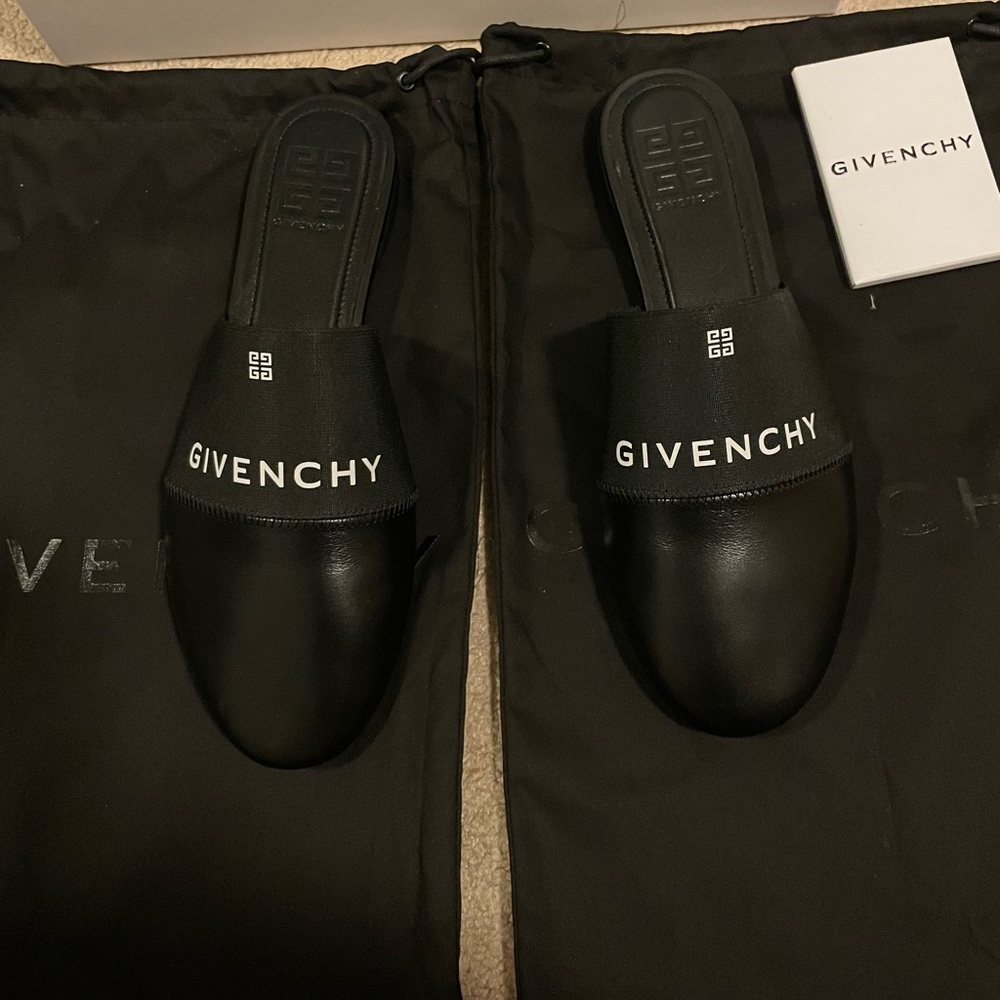 BLACK GIVENCHY WOMEN’s BEDFORD MULES. Size 7. Worn once.
